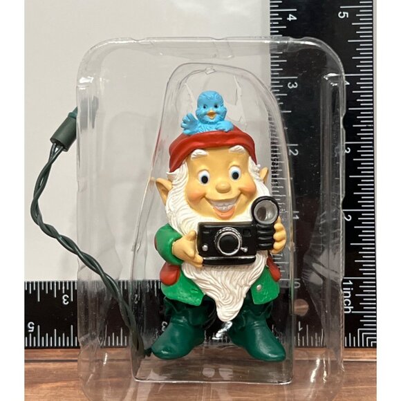 1990 HALLMARK KEEPSAKE ORNAMENT QLX733-3 HOLIDAY FLASH GNOME CAMERA MAGIC - Picture 6 of 8